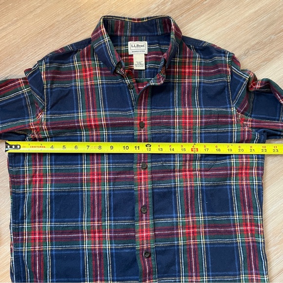 L.L. Bean Men’s Plaid Flannel Button Down Shirt Medium Slightly Fitted EUC - Picture 4 of 7